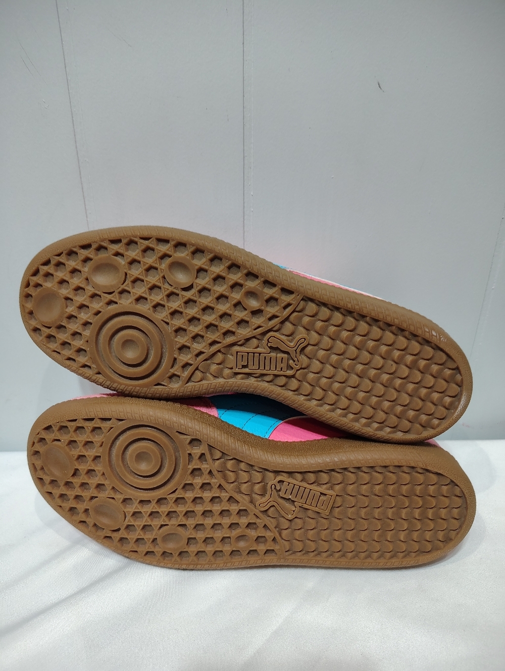Puma Club II Era Size 8 Pink Blue Suede Gum Sole Retro Casual Athletic Shoes - Picture 6 of 7
